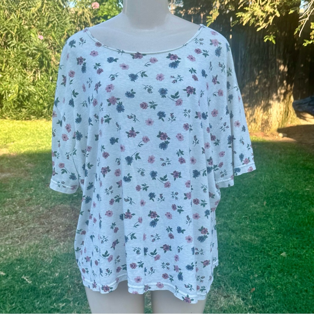 Basic Editions White Floral Short Sleeve Tee